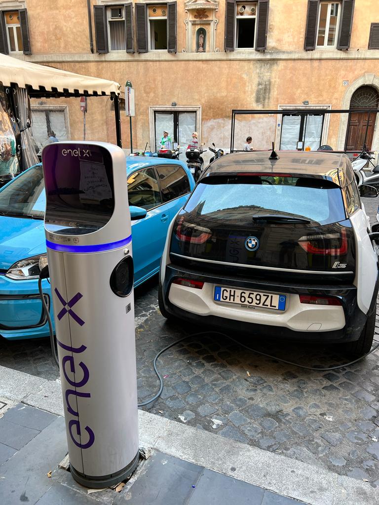 EV charing at restaurant in Rome